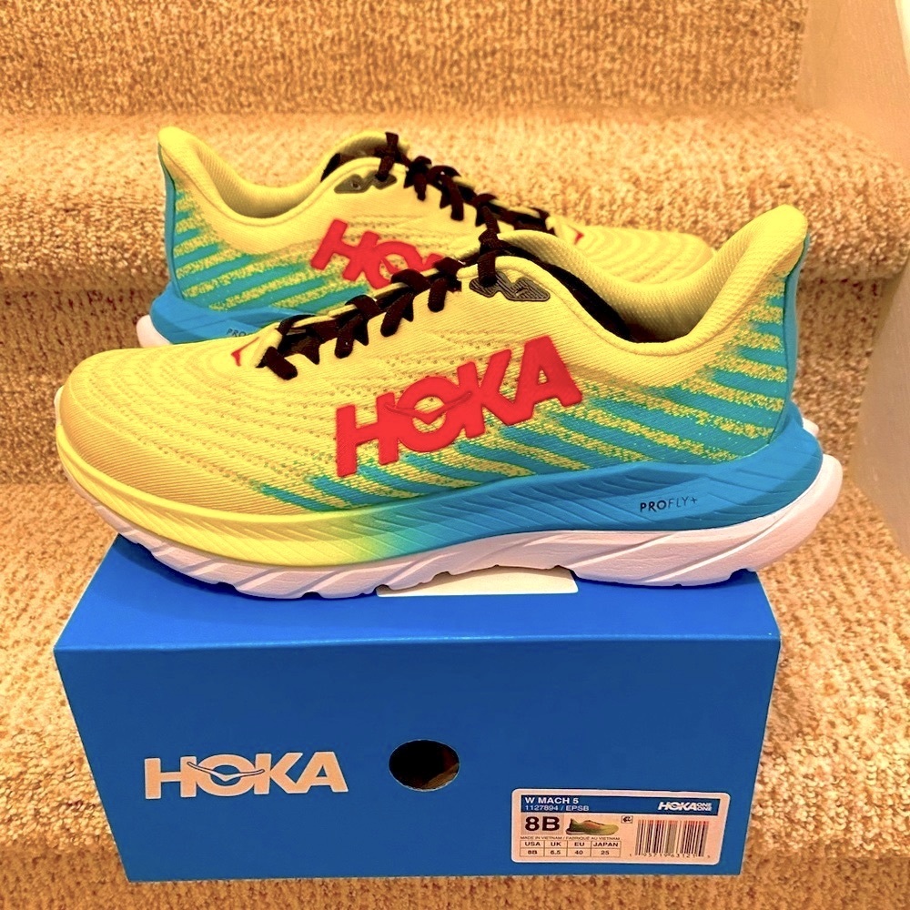 NWT HOKA Mach 5 Women’s Yellow and Blue Running Shoes. Size 8B.